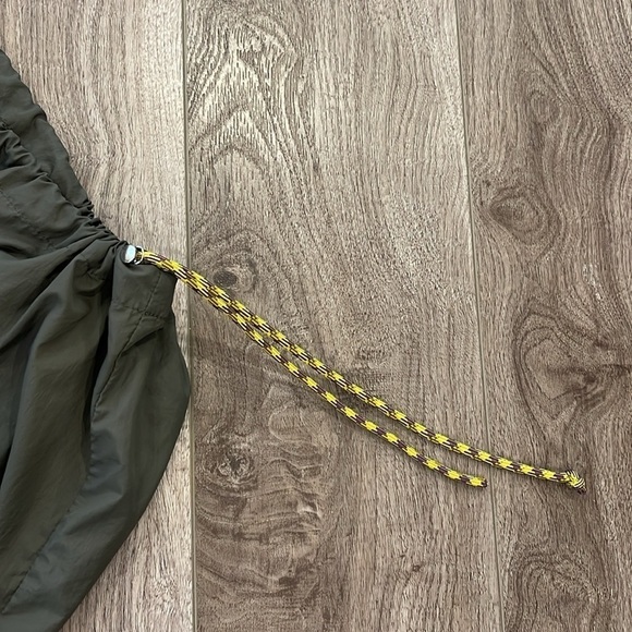 H&M sport rain jacket in deep green size men’s small - Picture 4 of 8